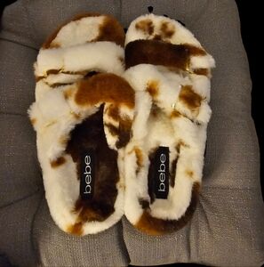 NWT BEBE Soft animal print slides